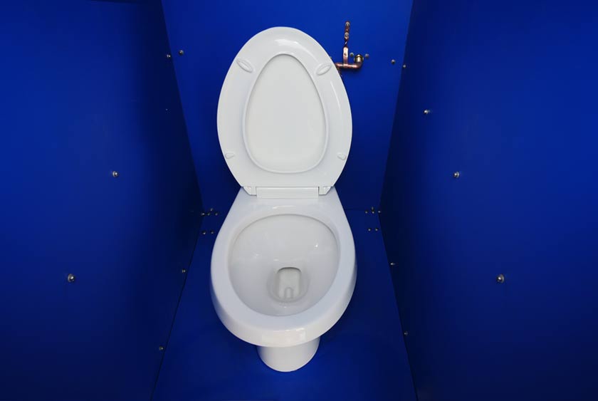 FULL SIZED PORCELAIN TOILET