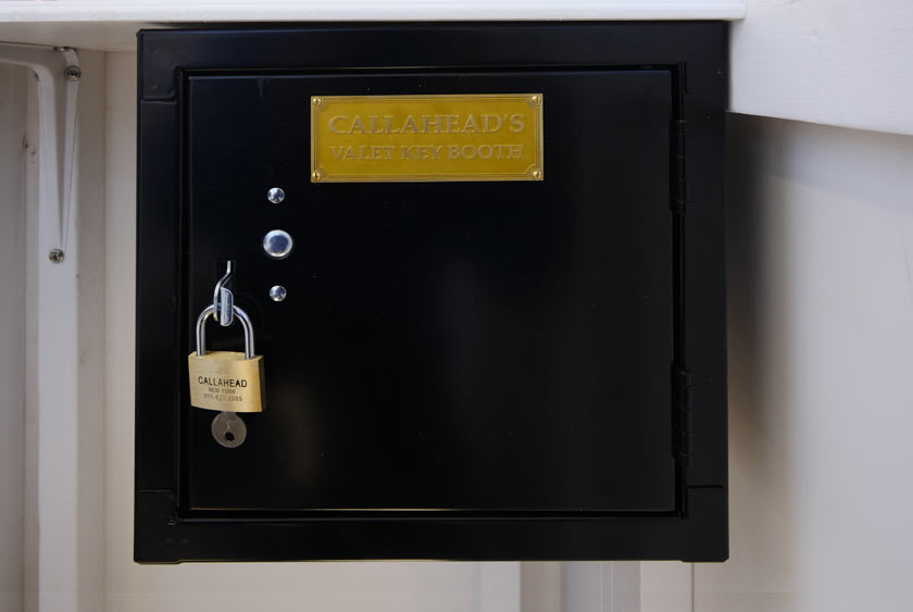 WALL MOUNTED SAFE TO SECURE VALUABLE ITEMS