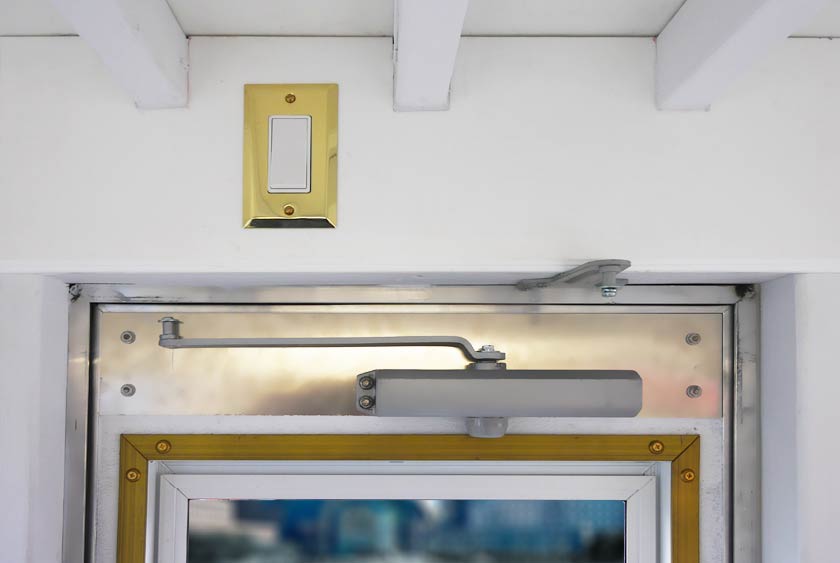 AUTOMATIC DOOR CLOSER FOR SAFETY AND CONVENIENCE