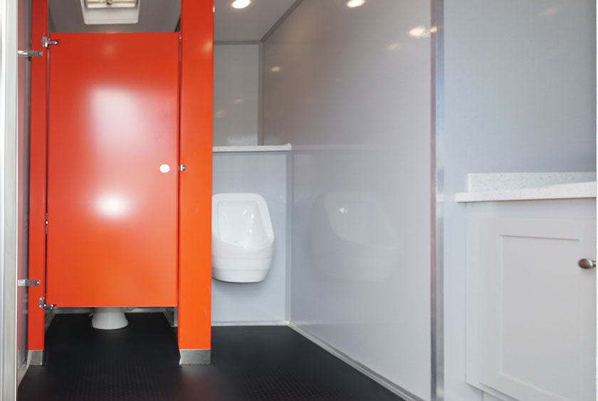 https://www.callahead.com/portable-toilets/restroom-trailers/the-construction-restroom-trailer/the-construction-restroom-trailer-detail-20.jpg